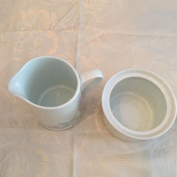 Correlle Sugar and Creamer Set - Picture 3 of 5